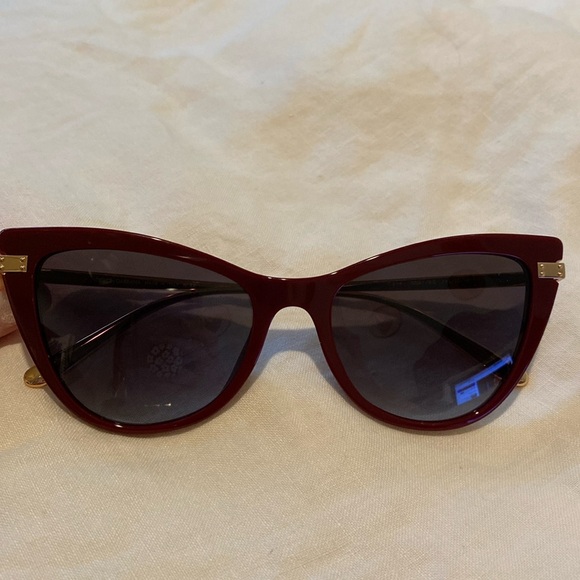 Dolce & Gabbana Burgundy Cat Eye Sunglasses. DG 4381. 30918G. Retro - Picture 4 of 11